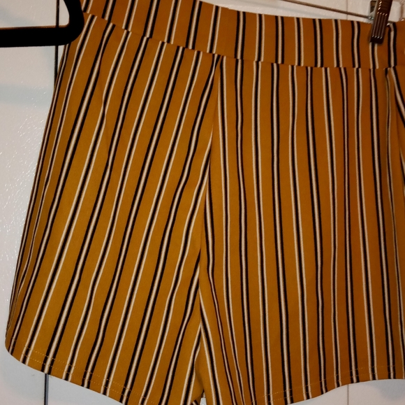 Yellow and Black Striped LEMITE Skort Set (M) - Picture 5 of 7